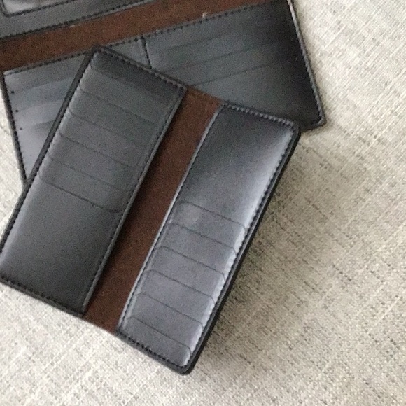 SOLD🌺 Leather Wallet has room for about 24 credit cards 🌺 COPY - Picture 3 of 4